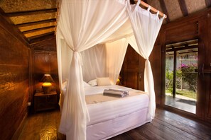 Chambre Double Deluxe, vue jardin | Minibar, coffres-forts dans les chambres, lits pliants/supplémentaires