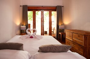 Minibar y caja de seguridad en la habitación 