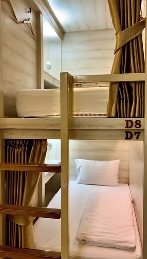 In-room safe, soundproofing, iron/ironing board, free WiFi