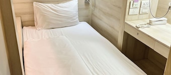 Mariya Lady Hostel At Suvarnabhumi Airport - Female Only