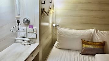 In-room safe, soundproofing, iron/ironing board, free WiFi