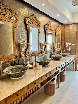 Shower, free toiletries, hair dryer, slippers