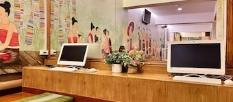 Mariya Lady Hostel At Suvarnabhumi Airport - Female Only