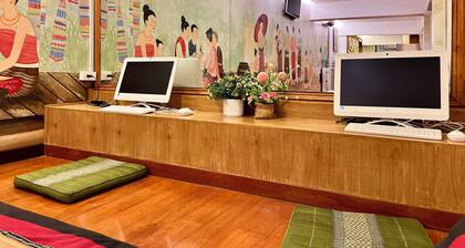 Mariya Lady Hostel At Suvarnabhumi Airport - Female Only