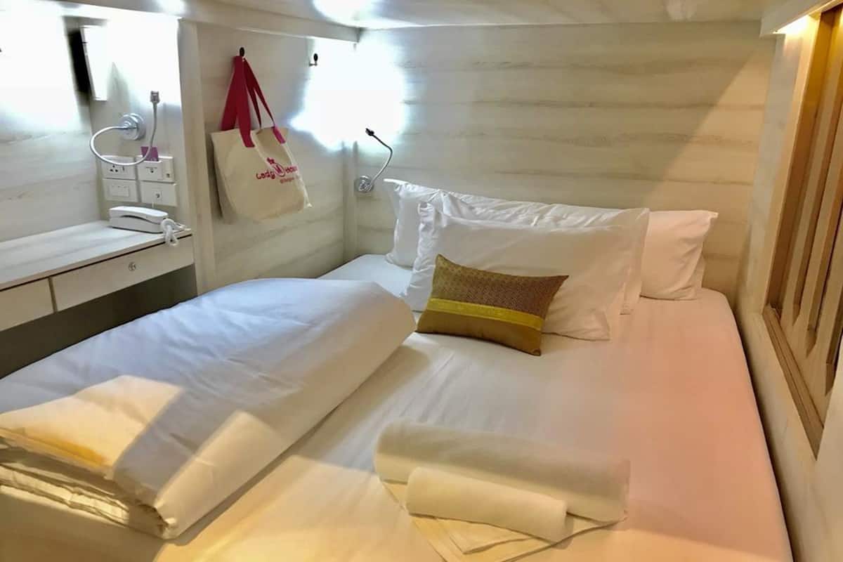 In-room safe, soundproofing, iron/ironing board, free WiFi