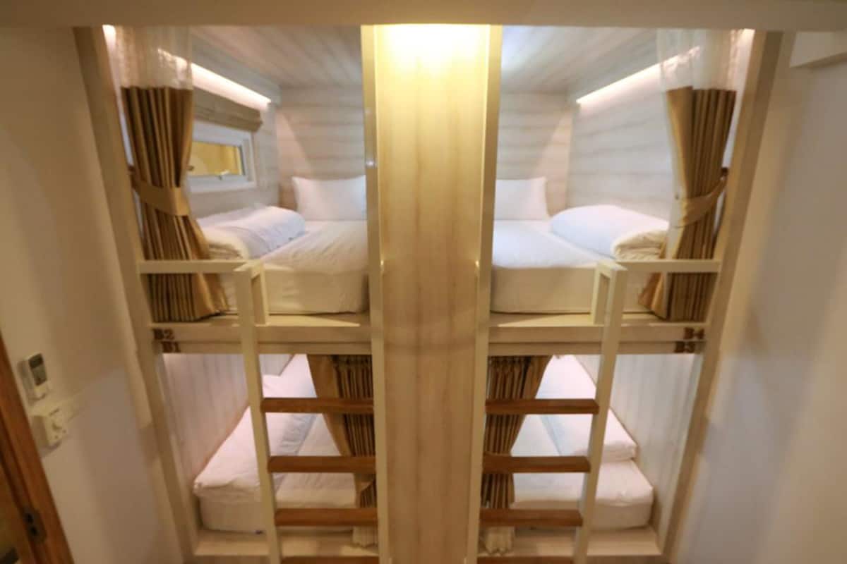 In-room safe, soundproofing, iron/ironing board, free WiFi