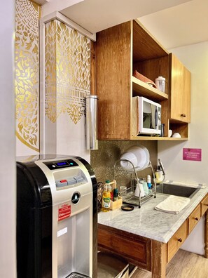 Shared fridge, microwave - Mariya Lady Hostel At Suvarnabhumi Airport - Female Only (Bangkok)