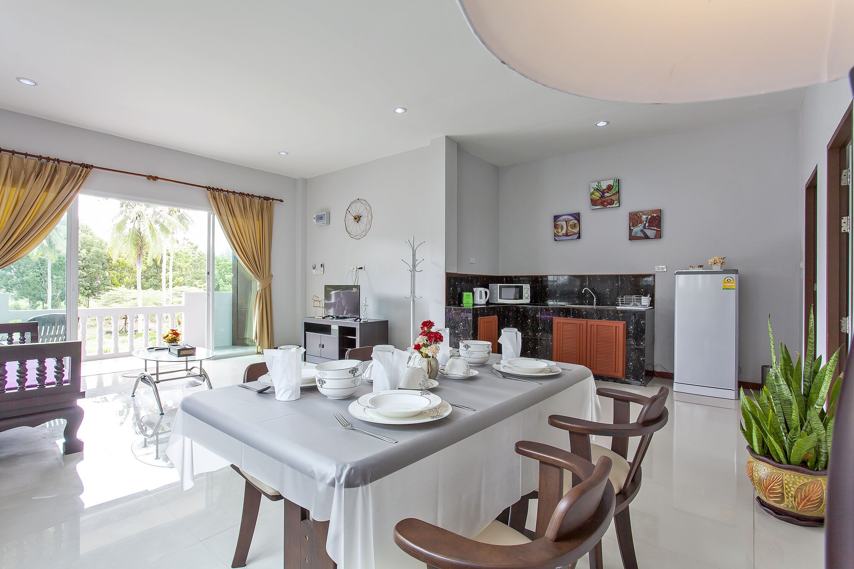 Exclusive Suite, 1 Bedroom | Private kitchen | Fridge, electric kettle