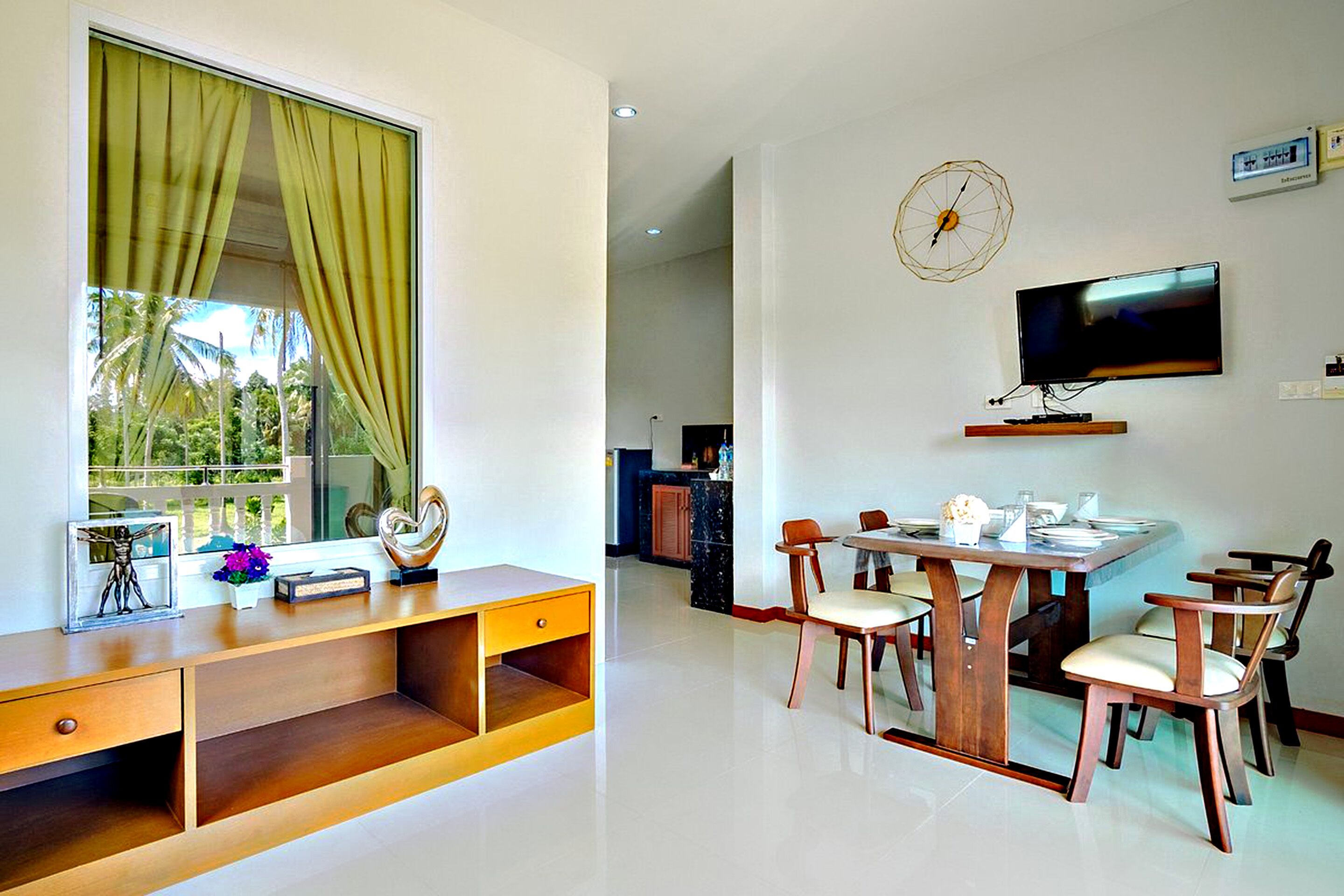 Desk, laptop workspace, free WiFi, bed sheets