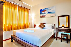 Suite familiar, 2 habitaciones | 1 habitación, escritorio y espacio para trabajar con laptop