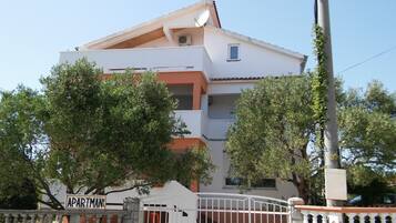 Bagian depan properti