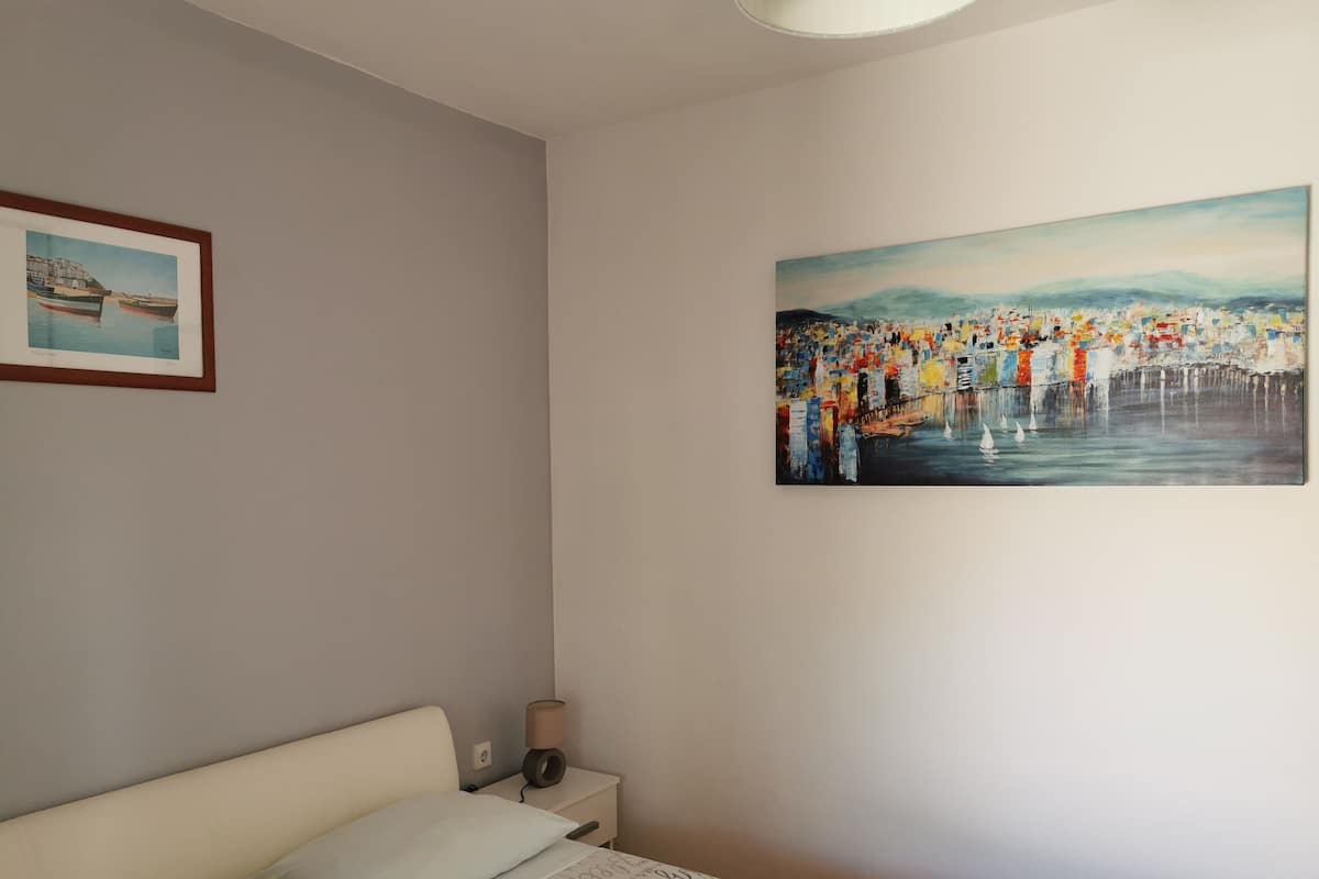 Classic-Doppelzimmer, 1 Schlafzimmer, Gartenblick | 1 Schlafzimmer, hochwertige Bettwaren, Schreibtisch