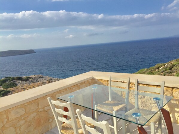 屋外ダイニングエリア