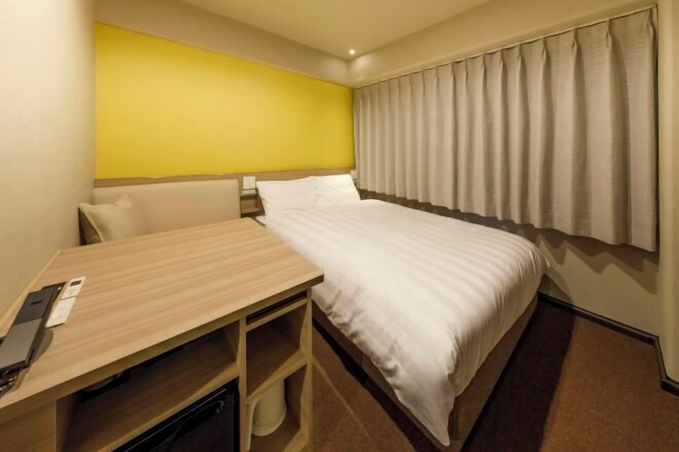 羽毛の掛け布団、セーフティボックス (室内)、アイロン / アイロン台、WiFi (無料)