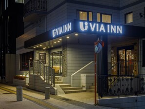 住宿正面 (夜晚)