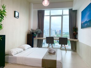 2 bedrooms, individually decorated, individually furnished, desk - Sunset Seaview Vacation Condos at Infinity Avenue (Kota Kinabalu)