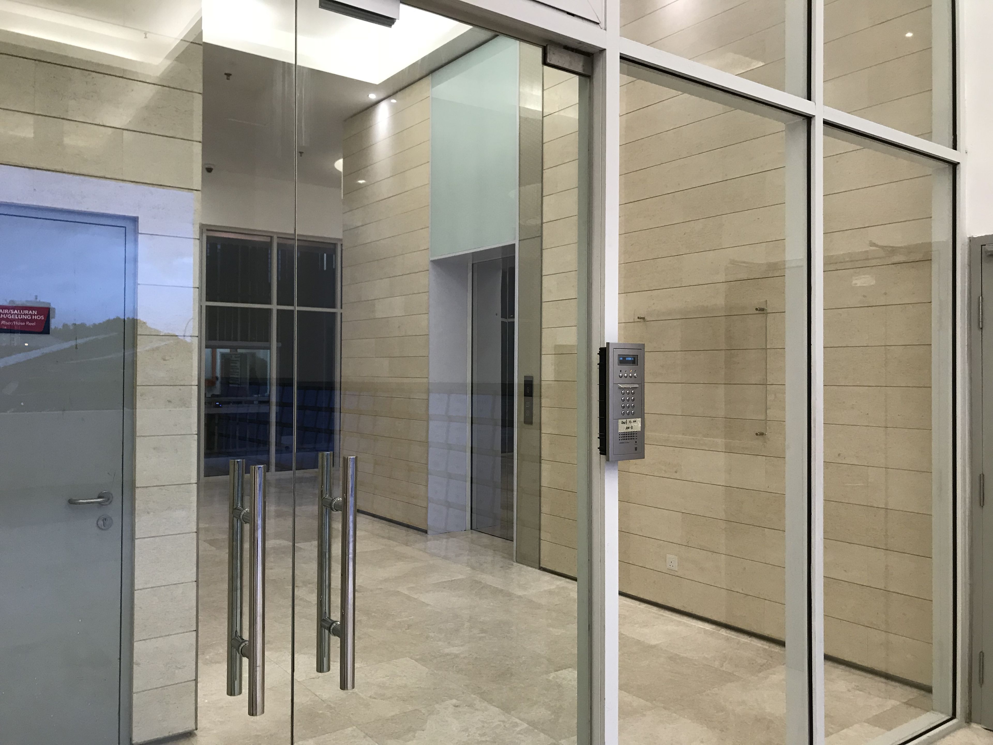 Pintu masuk hartanah