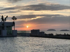Outdoor pool - Sunset Seaview Vacation Condos at Infinity Avenue (Kota Kinabalu)
