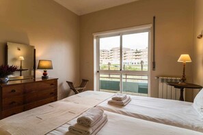 3 chambres, fer et planche à repasser, lit parapluie, Wi-Fi