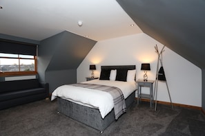 Standard-Doppelzimmer, 1 Doppelbett | Hochwertige Bettwaren, Schreibtisch, kostenloses WLAN, Bettwäsche