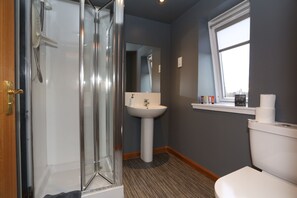 Standard Double Room, 1 Double Bed | Bathroom - Square (Inverurie)