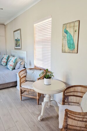 开间, 2 张单人床, 花园景观, 花园 | 高档床上用品、办公桌、笔记本电脑工作区、隔音