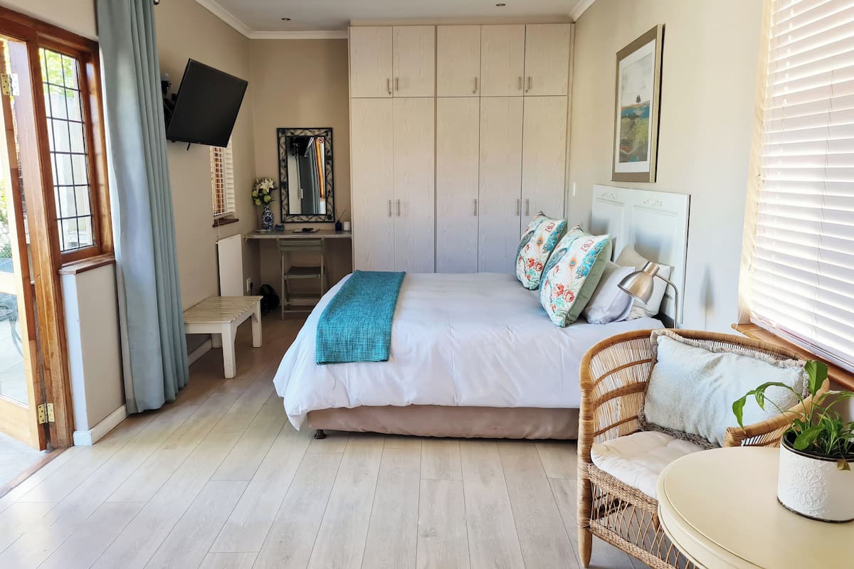 Studio, 2 Twin Beds, Garden View, Garden Area | 1 bedroom, premium bedding, desk, laptop workspace