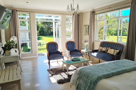 蜜月套房, 1 张大床, 冰箱, 花园景观 | 高档床上用品、办公桌、笔记本电脑工作区、隔音