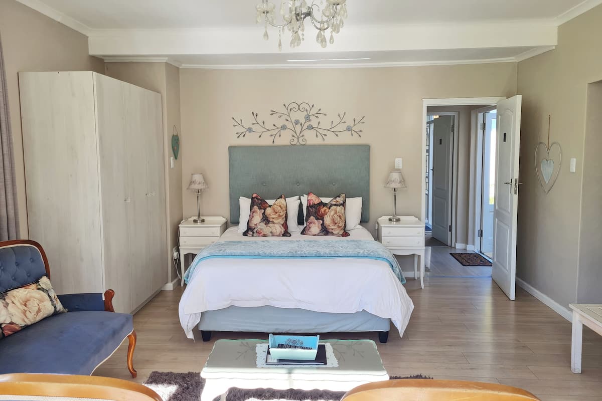 Honeymoon Suite, 1 Queen Bed, Refrigerator, Garden View | 1 bedroom, premium bedding, desk, laptop workspace