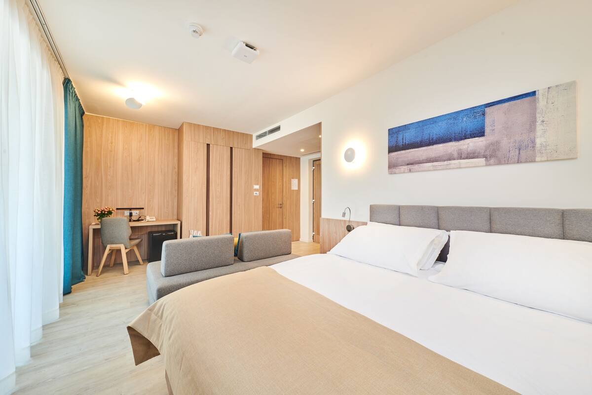 premium room, sea facing (family) | in-room safe, desk, blackout curtains, free cots/infant beds