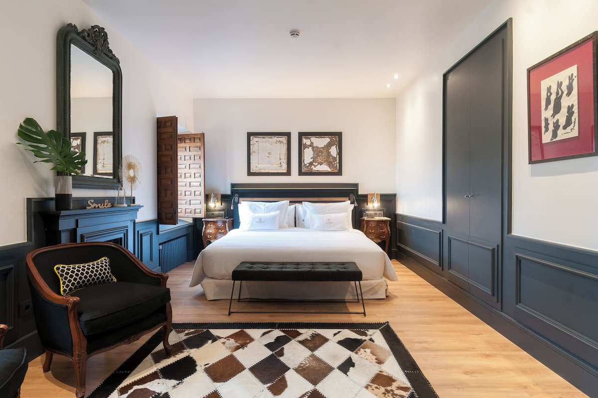 minibar, in-room safe, soundproofing, free wifi