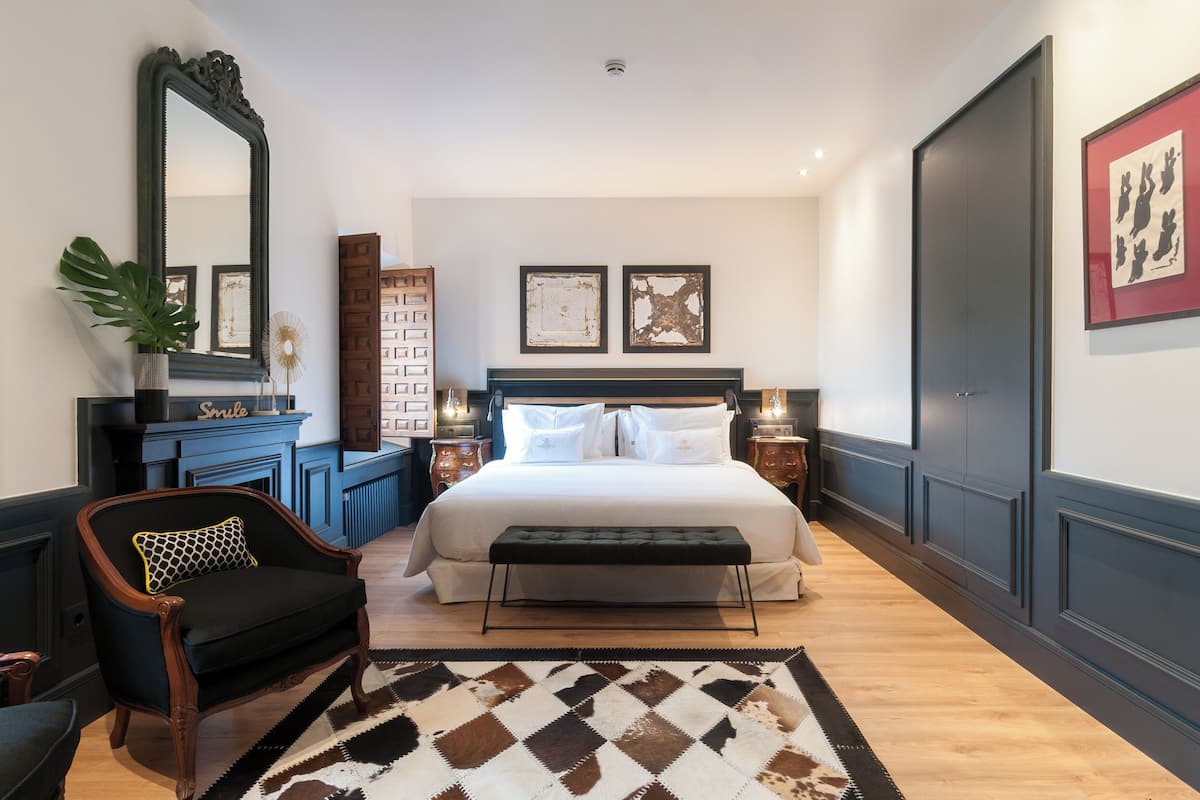 Een minibar, een kluis op de kamer, geluiddichte muren, gratis wifi