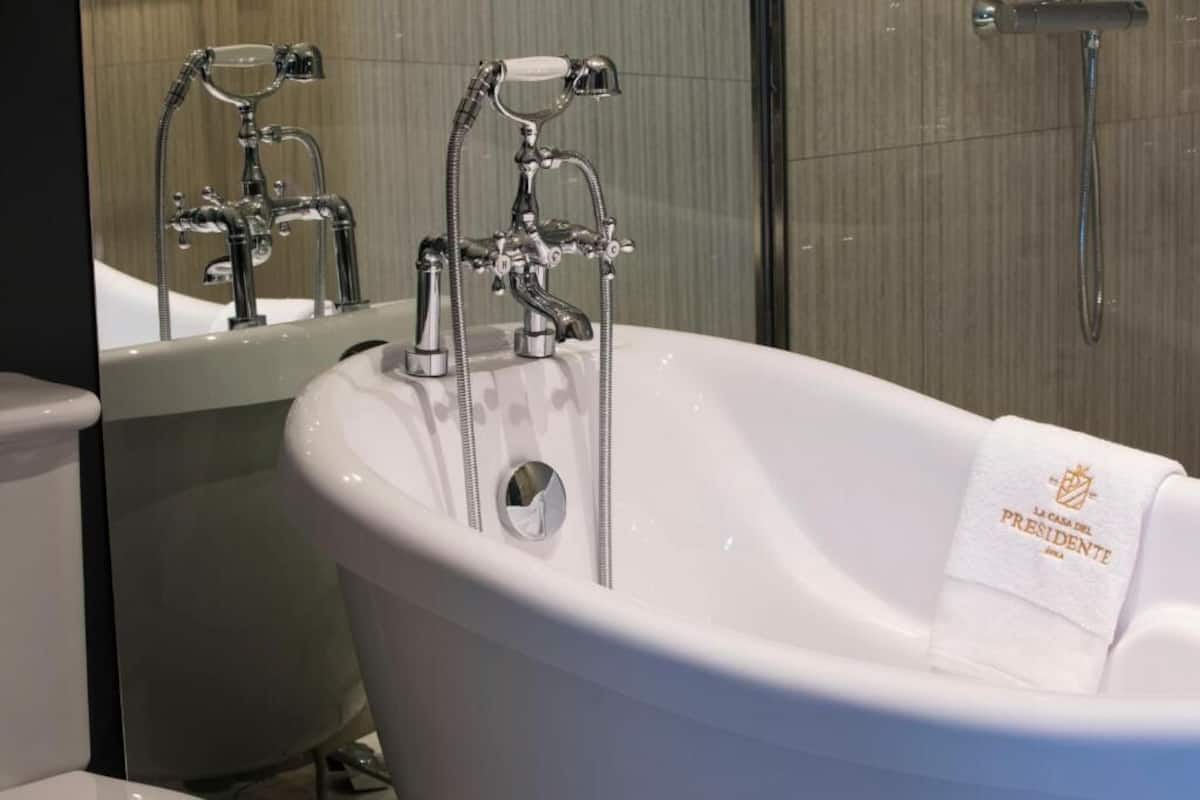suite | minibar, in-room safe, soundproofing, free wifi