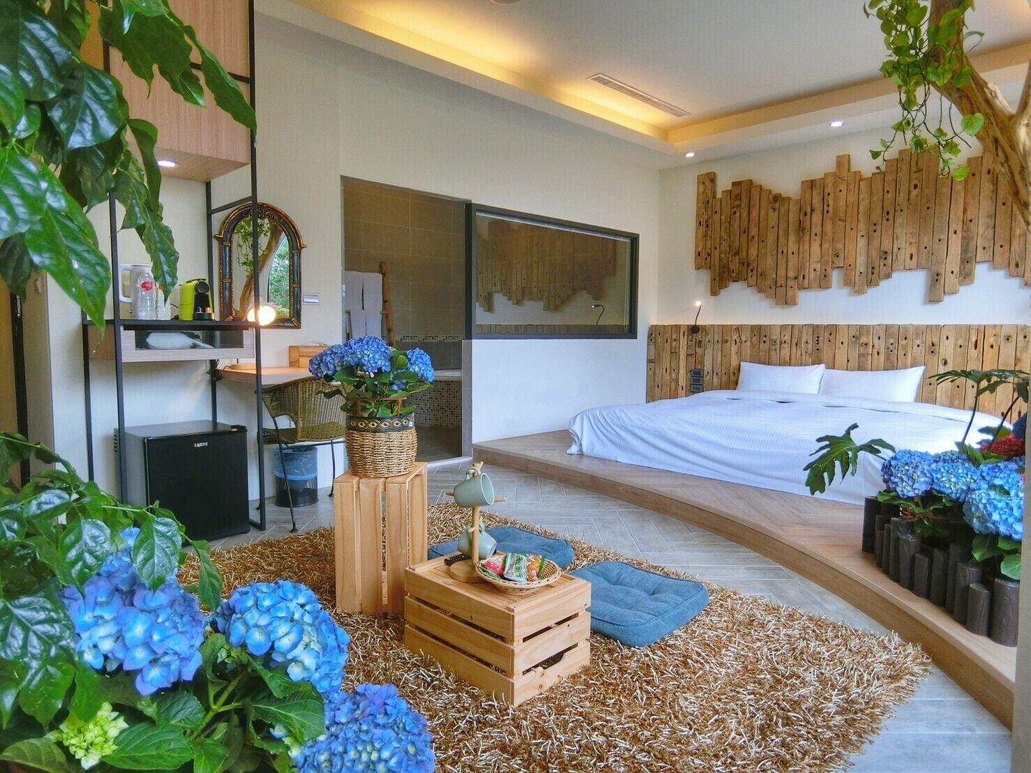 Romantic Double Room, 1 Bedroom, Balcony, Garden Area | Down comforters, individually decorated, desk, laptop workspace