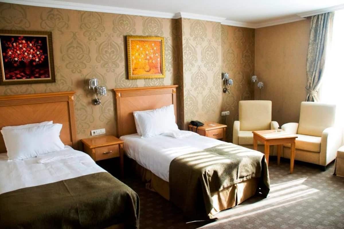 Quarto superior | Frigobar, cofres nos quartos, escrivaninha