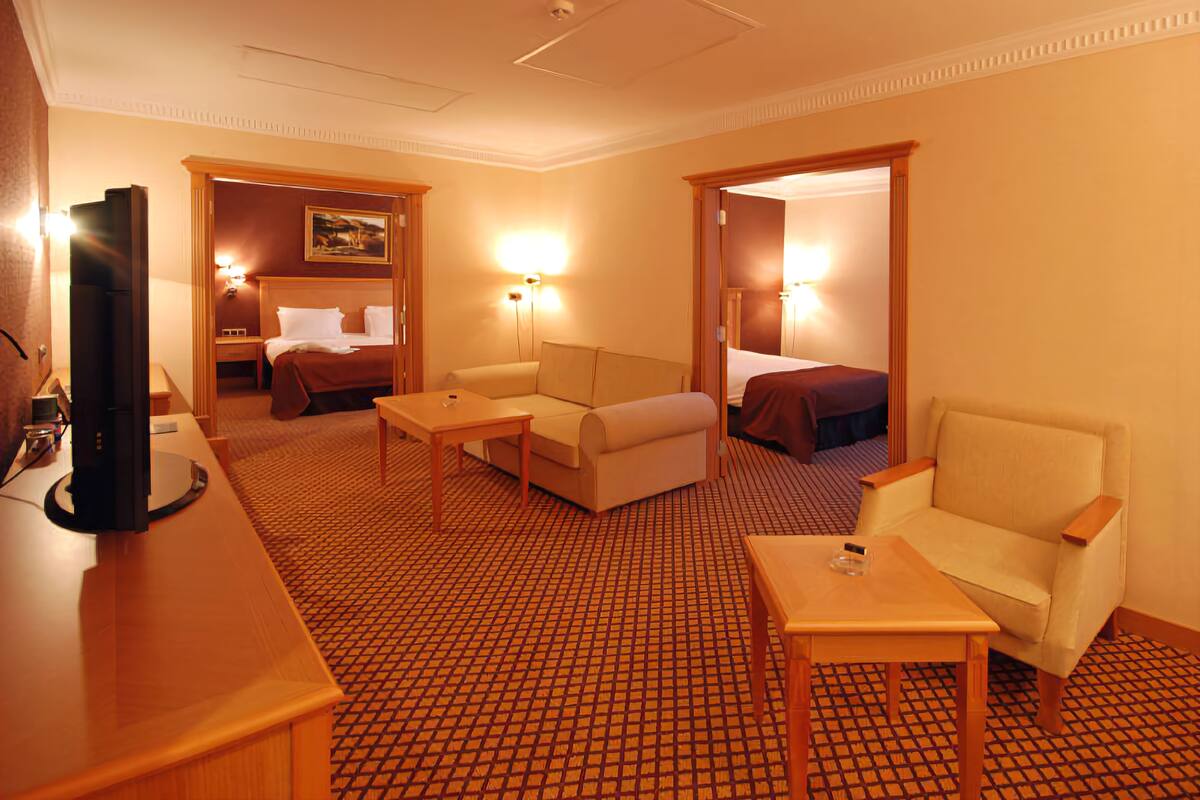Deluxe Suite | Living area
