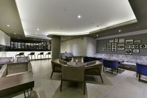 Bar (on property) - Lemon Tree Hotel Jammu (Jammu)
