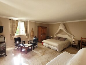 Comfort Double Room, Private Bathroom, Pool View | 1 bedroom, premium bedding, individually decorated - L'escale Provencale (Tourrettes)