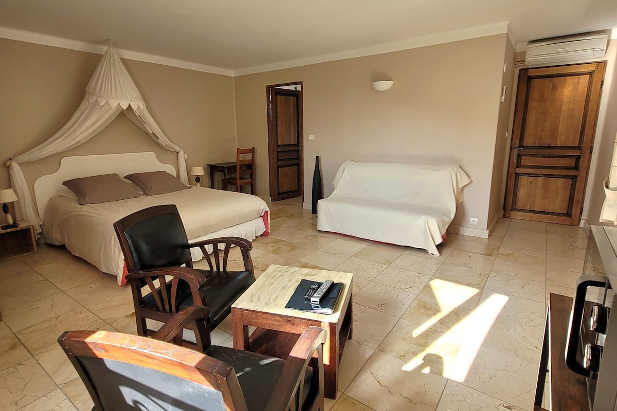 舒适双人房, 私人浴室, 泳池景观 | 1 多间卧室、高档床上用品、特色装修、特色家居