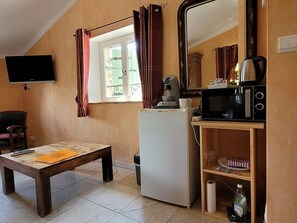 Comfort Double Room, Ensuite, Pool View | 1 bedroom, premium bedding, individually decorated - L'escale Provencale (Tourrettes)