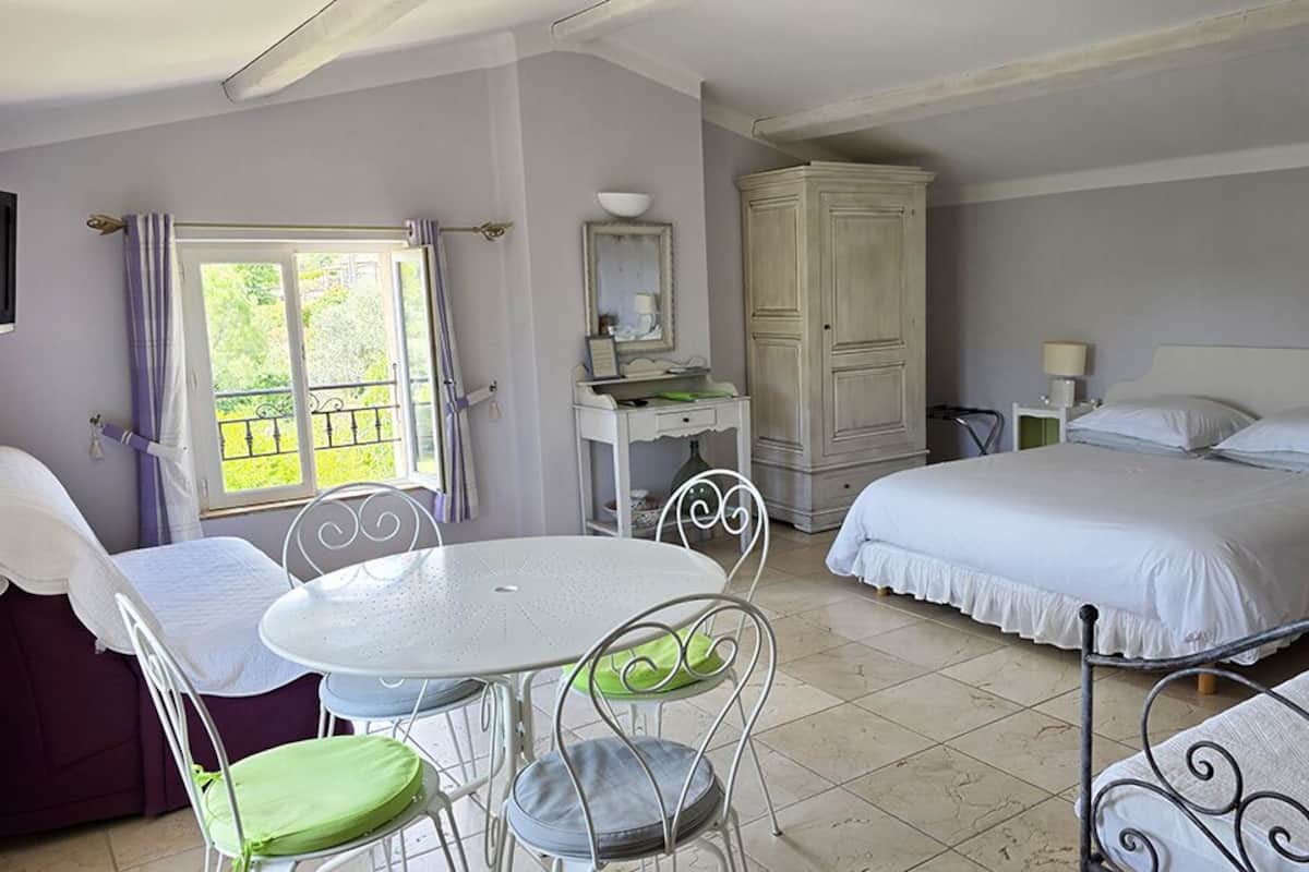Quarto casal conforto, suíte, vista para a piscina | Wi-Fi de cortesia