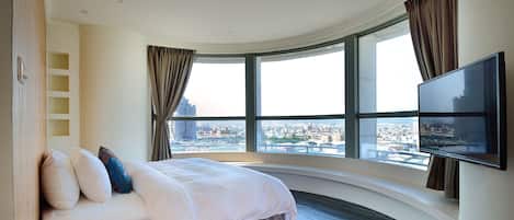 Classic Room, 1 Double Bed | Desk, free WiFi, bed sheets