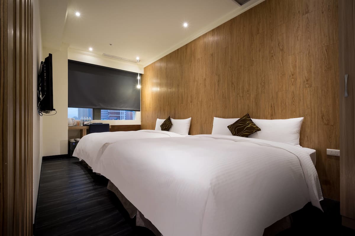 Basic Quadruple Room, 2 Katil Kelamin (Double) | Meja, Wi-fi percuma, cadar katil