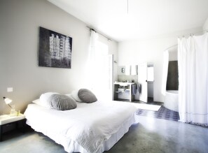 1 bedroom, free cots/infant beds, free WiFi, bed sheets