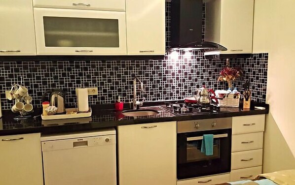 Deluxe-Suite, Mehrere Betten (Apartment 10) | Eigene Kochnische | Großer Kühlschrank, Ofen, Geschirrspüler, Wasserkocher