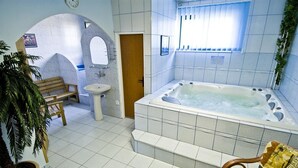Innendørs boblebad