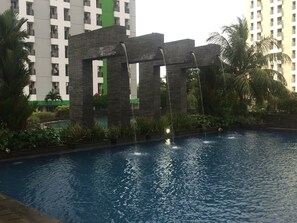 Outdoor pool - Apartment Green Lake View by Property Time (South Tangerang)