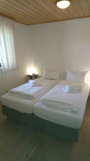 3 chambres, literie de qualité supérieure, fer et planche à repasser