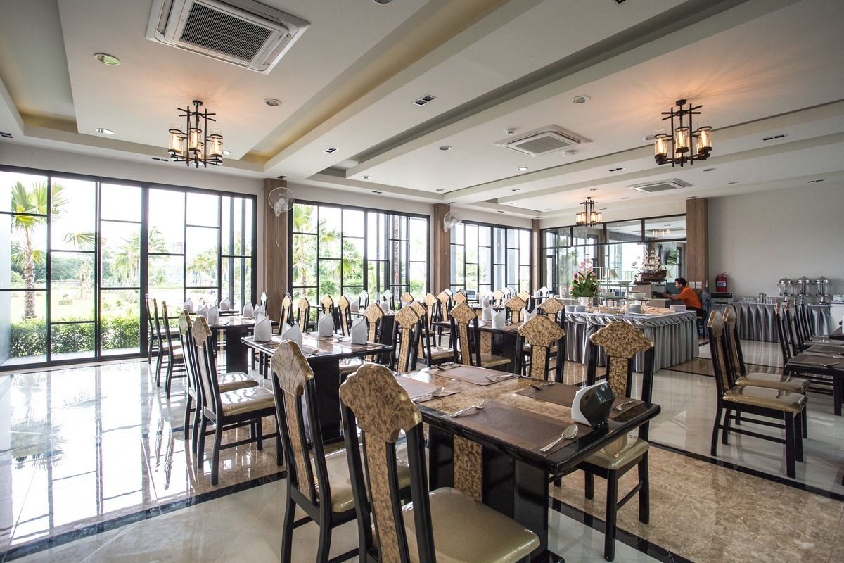 daily buffet breakfast (thb 150 per person)