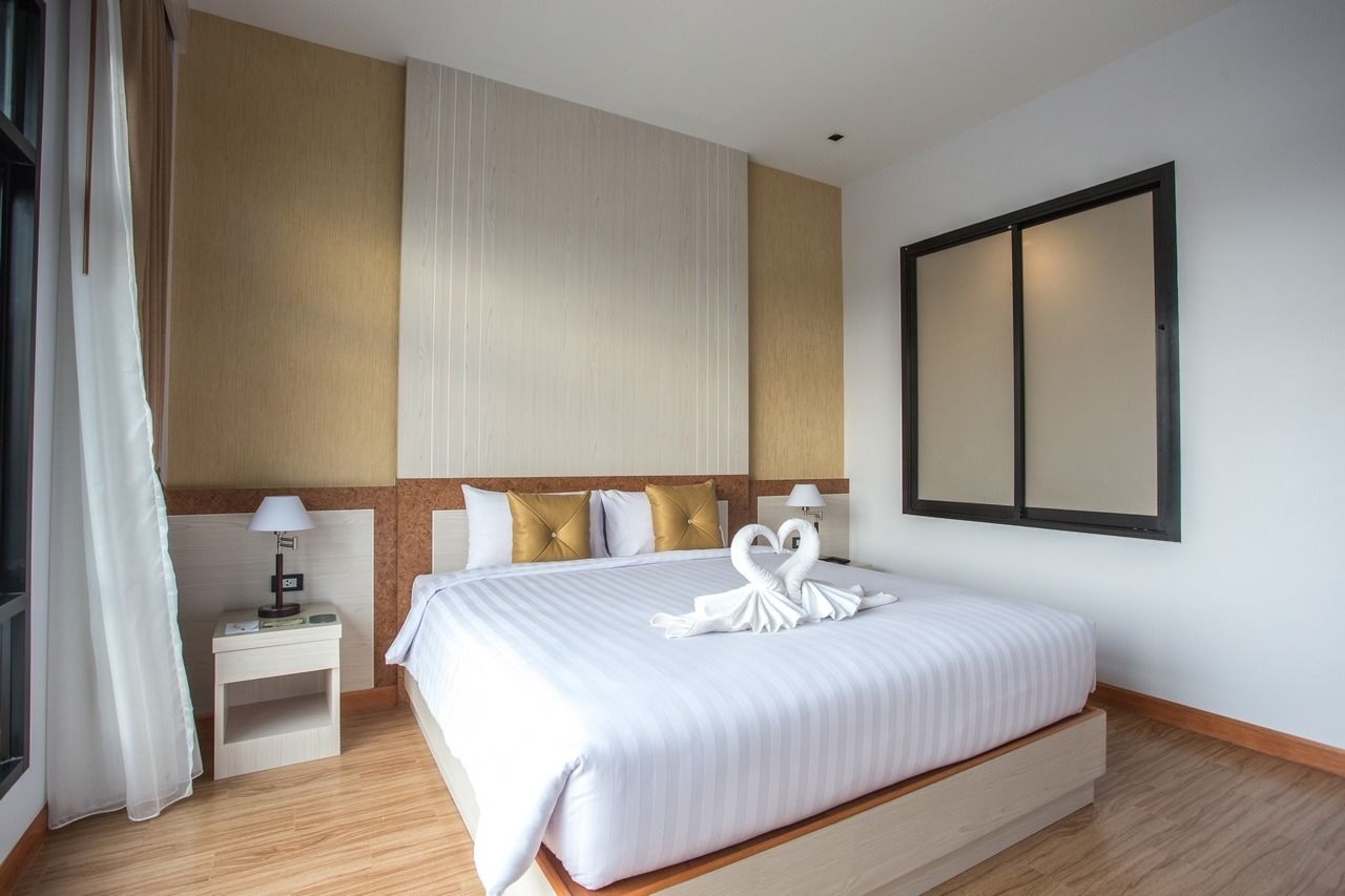 grand deluxe suite | minibar, blackout curtains, iron/ironing board, rollaway beds